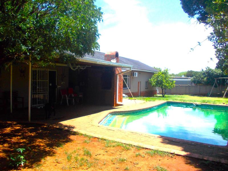 4 Bedroom Property for Sale in Langenhovenpark Free State